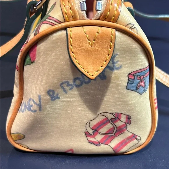 Dooney & Bourke Y2K Stylish Tan Barrel Printed Women's handbag. - Picture 10 of 11